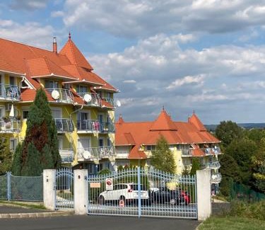 Heviz Apartment | Highly Rated Libellula Apartman in Hévíz with Family Amenities