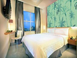 Bangka Hotel | Convenient Liberta Hotel Kemang with Pool and Breakfast