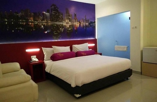 Malang Hotel | Budget-Friendly Liberta Hub Singosari: Family Dining & More