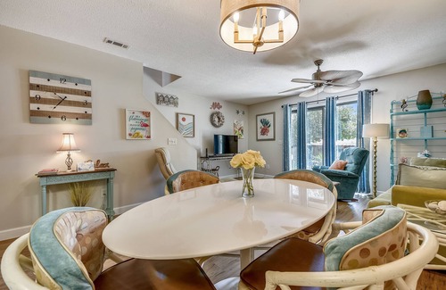 Bel Air Condo | Family-Friendly Liberty Beach: Pet Welcome & Kitchen Access