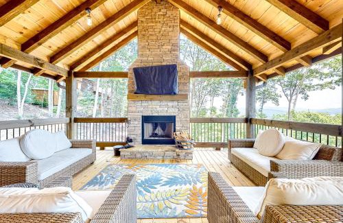 Aska House | Experience Liberty Call: Family-Friendly with Hot Tub Access