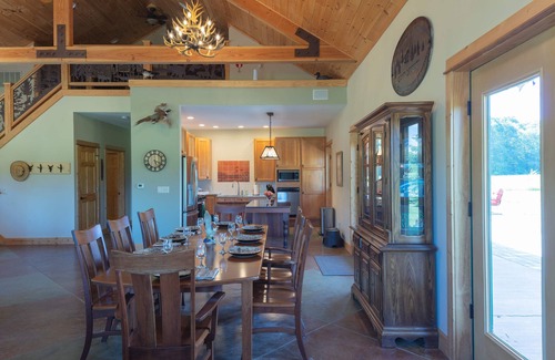 Palmyra Cabin | Discover Liberty Lodge: Nature Retreat with Spa & Pet-Friendly