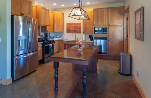 Palmyra Cabin | Discover Liberty Lodge: Nature Retreat with Spa & Pet-Friendly
