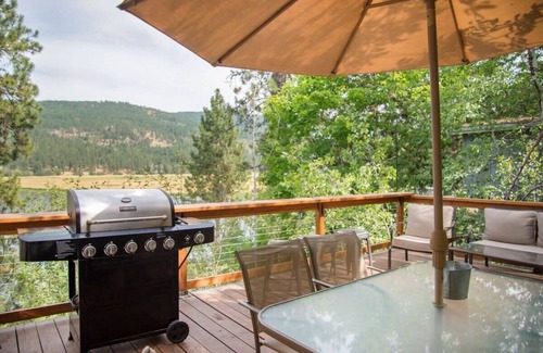 Liberty Lake House | Liberty Lodge - Waterfront Retreat with Ocean & Lake Views