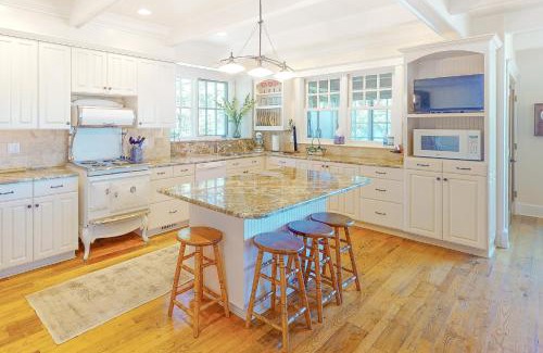 McCall House | Escape to Liberty Point: Family-Friendly Retreat Awaits