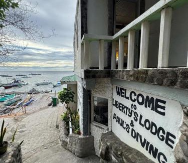 Dauin Hotel | Cozy Liberty's Community Lodge: Oceanfront Diving Retreat