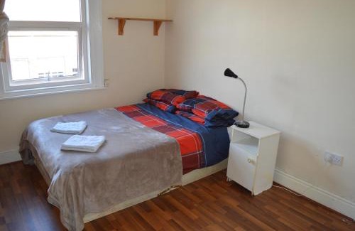 Phibsborough House | Cozy Library View Villa: Family-Friendly Getaway Awaits