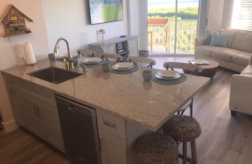 Tavernier House | Modern Oceanfront Condo with Spectacular Views and Pool