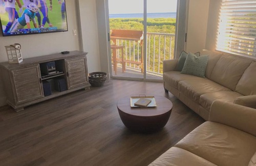 Tavernier House | Modern Oceanfront Condo with Spectacular Views and Pool