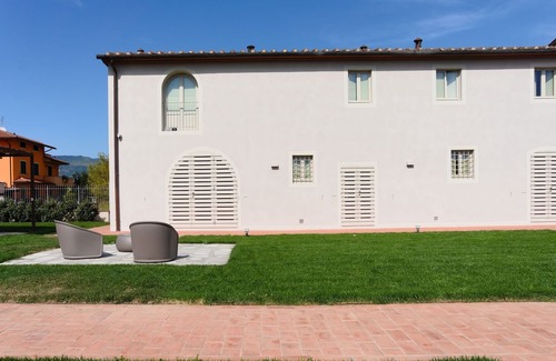 Agliana Apartment | Licht appartement vlak bij Pistoia met gedeelde tuin