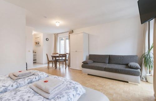 Leipziger Vorstadt Apartment | Central FeWo with Netflix & Wheelchair Access - 8/10 Rated