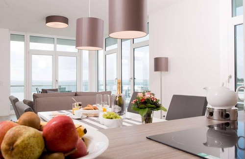 Pelzerhaken Apartment | Bright Oceanfront Penthouse with Pool & Spa Amenities