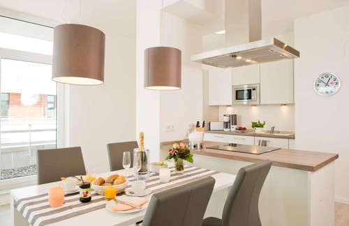 Pelzerhaken Apartment | Bright Oceanfront Penthouse with Pool & Spa Amenities