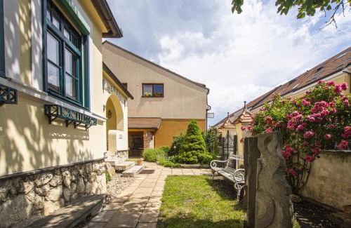 Lednice Apartment | Top-Rated Lichtenštejnské Domky with Hot Tub & Breakfast