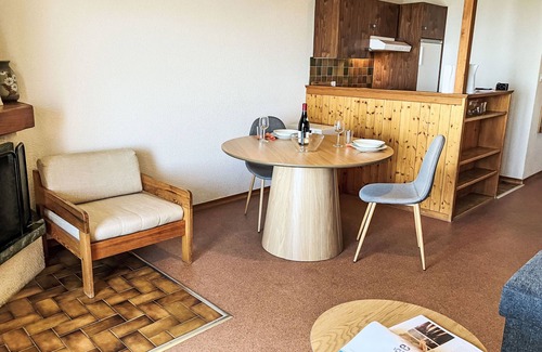Sainte-Croix Apartment | Lake View Getaway at Licorne by Interhome - Spa & Breakfast