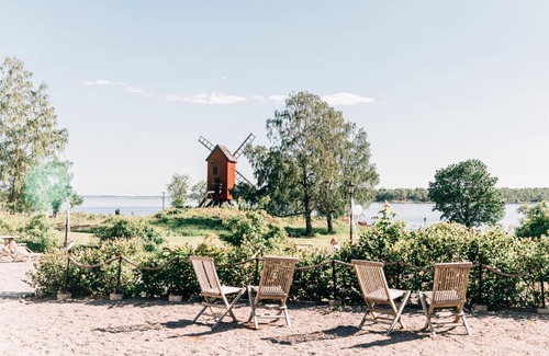 Norrtalje Municipality Hotel | Idyllic Lidö Värdshus with Private Beach & Ocean Views