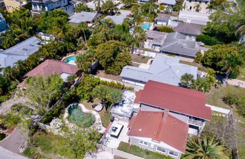 Sarasota Villa | Oceanfront Lido Beach Villa - Guest Rated 10/10 with Pool