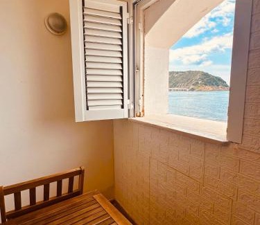 Procida House | Discover Lido Di Procida Guest House with Family-Friendly Amenities