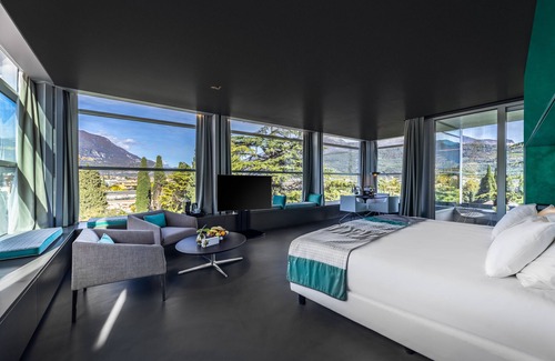Riva del Garda Hotel | Indulge at Lido Palace - A 5-Star Guest Favorite!
