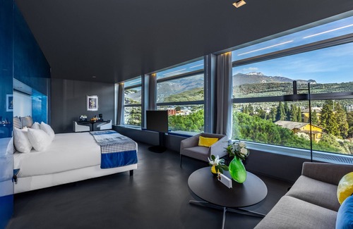 Riva del Garda Hotel | Indulge at Lido Palace - A 5-Star Guest Favorite!