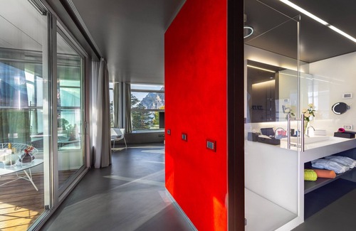 Riva del Garda Hotel | Indulge at Lido Palace - A 5-Star Guest Favorite!