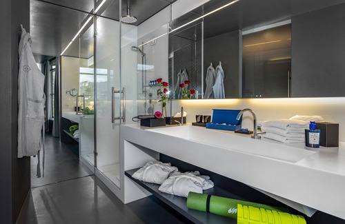 Riva del Garda Hotel | Indulge at Lido Palace - A 5-Star Guest Favorite!