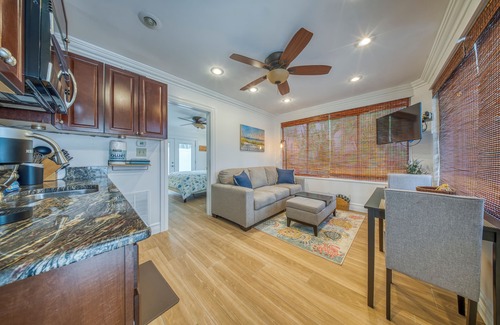 Sarasota Cottage | Beachside Cottage Near St. Armands with Pool & Grill