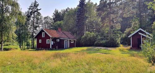 Kristinehamn House | Cozy Lidsbergs Torp i Ölme with Ocean View & Family Fun