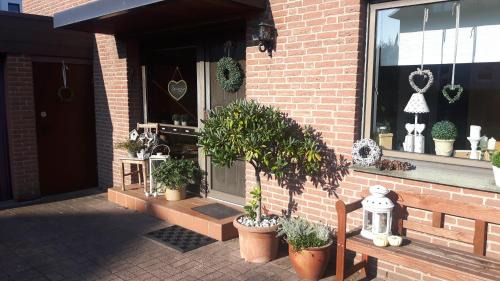 Bad Meinberg Apartment | Explore Lieblingsplatz: Pet-Friendly Retreat with High Ratings