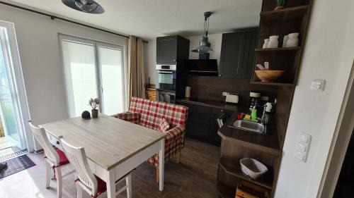 Gelbensande Apartment | Discover Lieblingszeit im Küstenwald: Family-Friendly Getaway