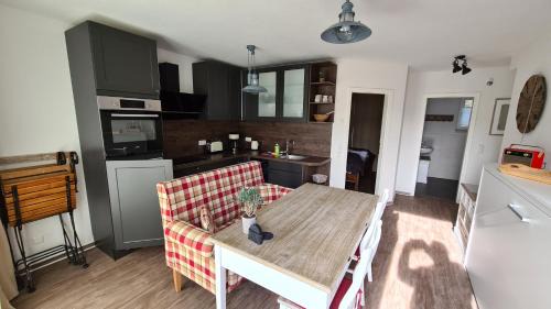 Gelbensande Apartment | Discover Lieblingszeit im Küstenwald: Family-Friendly Getaway
