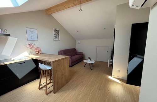 Herstal Apartment | Liège cocoon under the roofs, 15 minutes from downtown Liège