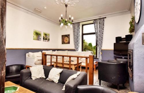 Menil House | Inviting Holiday Home in Lierneux with Garden & Pool