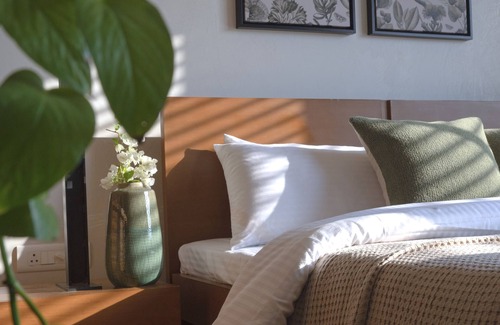 Kadi Hotel | Relaxing Getaway at Lake Villas Resort & Club with Pool