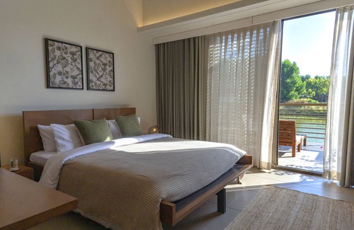 Kadi Hotel | Relaxing Getaway at Lake Villas Resort & Club with Pool