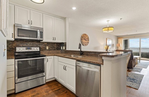 Manteo Condo | Oceanfront Bliss at Buccaneer Village 1013