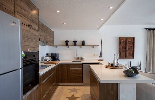 Cul de Sac House | Experience Bliss at Life IS Good IN CUL DE SAC Hotel