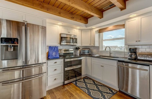Whalehead Beach House | Unwind at Life is Good: Oceanfront Bliss with Private Pool