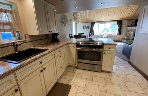 Loon Lake Cabin | Experience Life on Loon Lake with Oceanfront Views