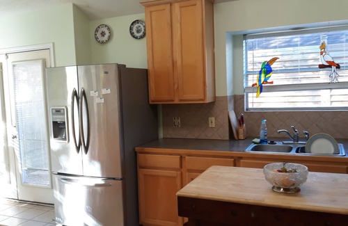 El Lago House | Experience Daydream Cottage: Beach Access and Family Fun