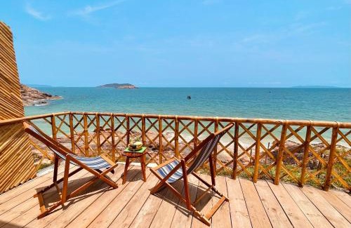 Quy Nhon House | Beachfront Bliss: Rated 9.3 with Pool and Ocean Views