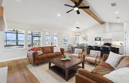 Graford House | Experience Life's A Hoot: Lake View & Hot Tub Oasis