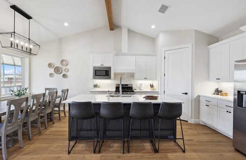 Graford House | Experience Life's A Hoot: Lake View & Hot Tub Oasis