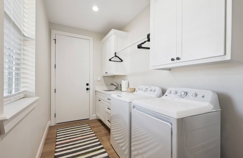 Graford House | Experience Life's A Hoot: Lake View & Hot Tub Oasis
