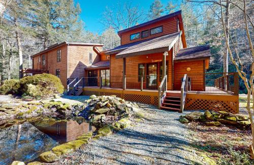 Ellijay House | Experience Life's a River: Pet and Child Friendly Stay