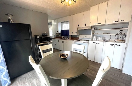 Canal House | Experience Oceanfront Serenity at the Cottage - Guest Rated 8.8