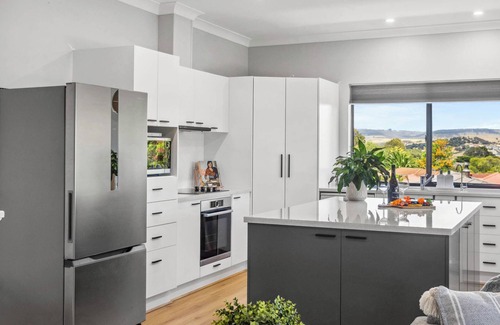 Normanville House | Life’s Better Beachside - luxury two storey home in Normanville, Fleurieu Coast.