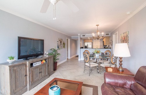 Biloxi Condo | Beachfront Bliss: Enjoy Ocean Views and Poolside Relaxation