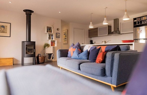Bicheno Apartment | Inviting Lifebuoy Beach House in Bicheno for Families