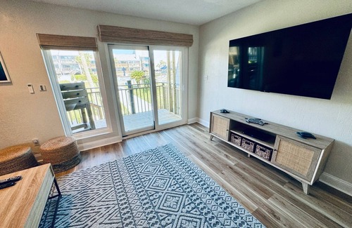 East End House | Beachfront Bliss: Relax at The Spindrift Sea Turtle Hotel